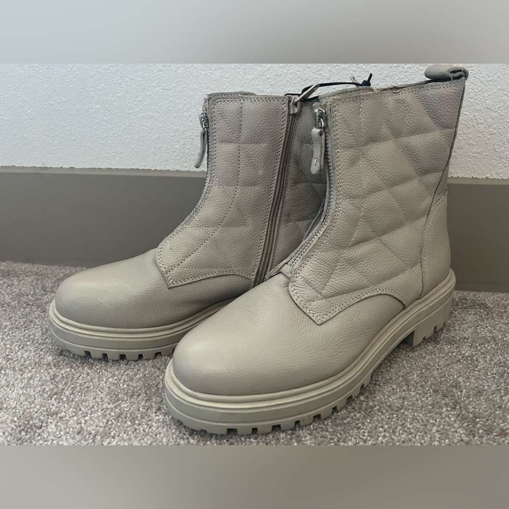 NWT Alberto Torresi Zip Up Quilted Leather Boots Beige Women's
